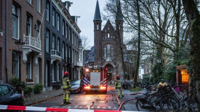 Двама души загинаха в Нидерландия при инциденти с фойерверки докато страната